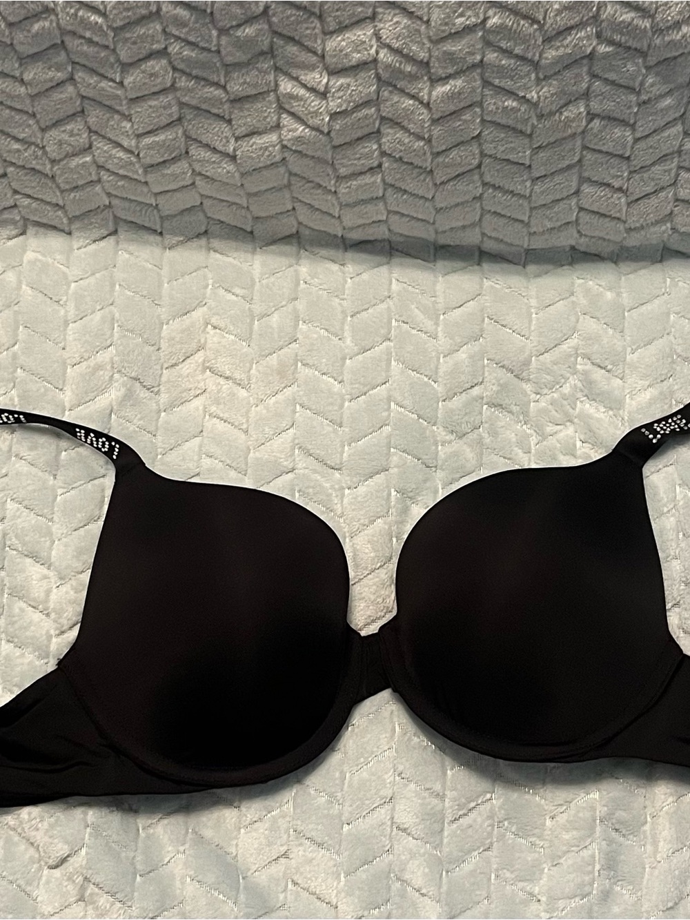 Victoria's Secret Black Molded T-Shirt Bra underwire, bling straps, EUC size 32C